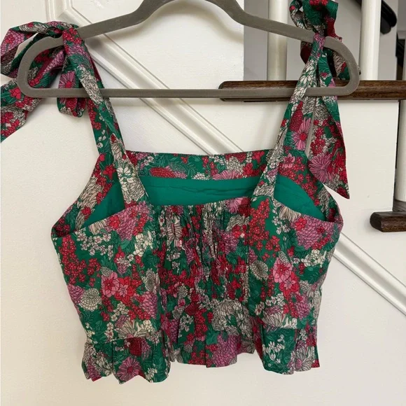 Trovata Carla Crop Top – Nouveau Garden Floral Print (Size M) 🌸